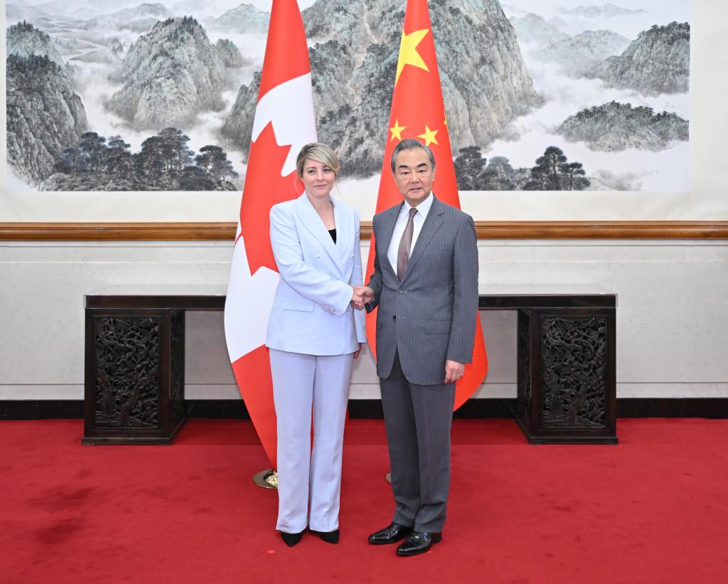 China dispuesta a trabajar con Canadá para promover mejora estable de relaciones bilaterales, dice primer ministro Li【秘鲁新世界日報】