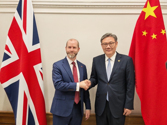 中国商务部部长王文涛会见英国商贸大臣雷诺兹【秘鲁新世界日報】