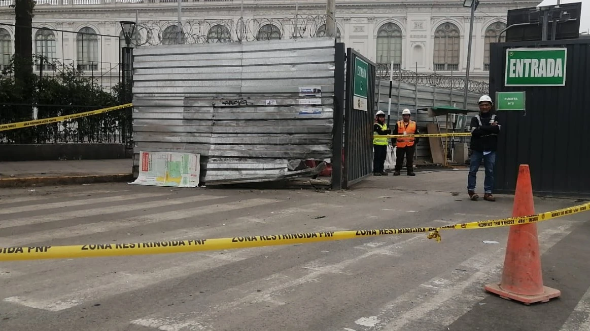 利马地铁2号线中央车站施工现场发生爆炸，造成部分围栏损坏【秘鲁新世界日报】