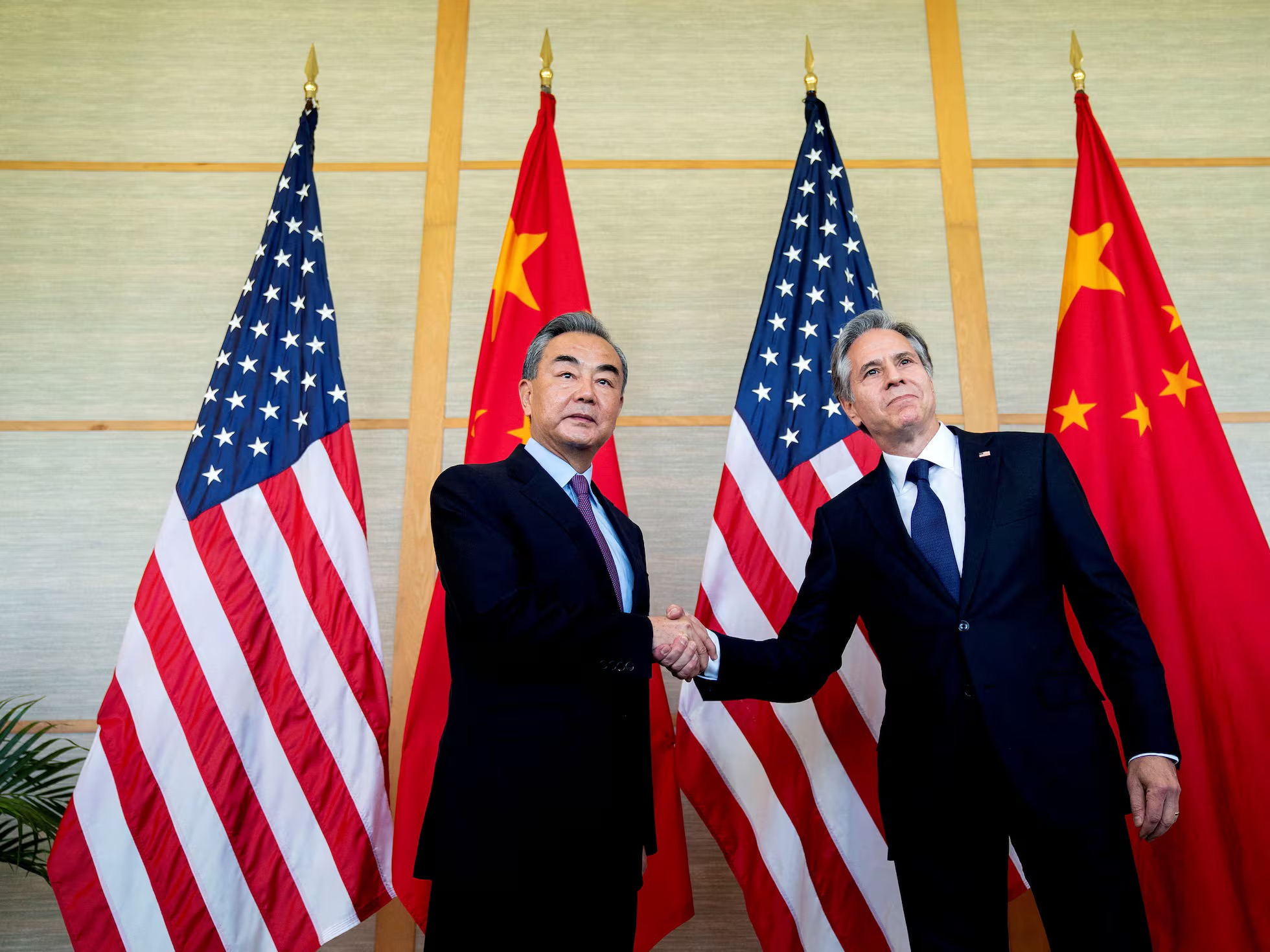 China sigue comprometida a promover sólida relación entre fuerzas armadas de China y EEUU, dice portavoz【秘鲁新世界日報】