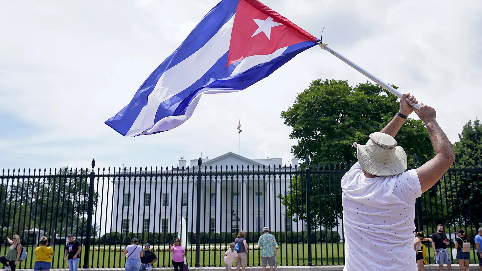 China insta a EEUU a levantar de inmediato sanciones contra Cuba【秘鲁新世界日報】