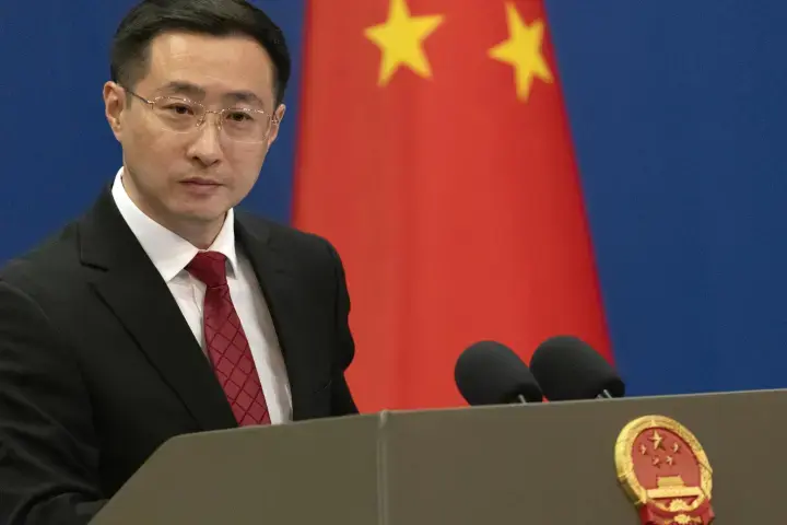 Aranceles no deben usarse para interferir en asuntos internos de otros países, afirma portavoz de cancillería china【秘鲁新世界日報】