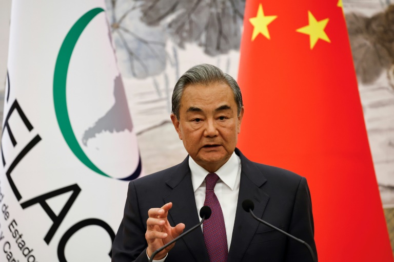 Máximo diplomático de China conversa con asesor de seguridad nacional de premier británico【秘鲁新世界日報】
