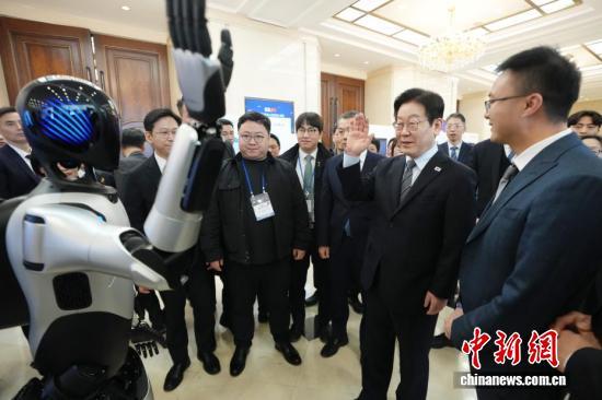 握手未来：中韩友好在数字与温情故事中谱写新篇【秘鲁新世界日報】
