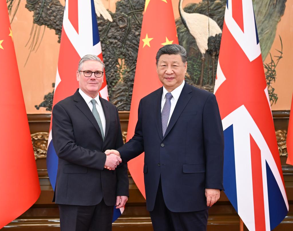 China y Reino Unido acuerdan desarrollar asociación estratégica integral estable y a largo plazo en reunión entre Xi y Starmer【秘鲁新世界日報】