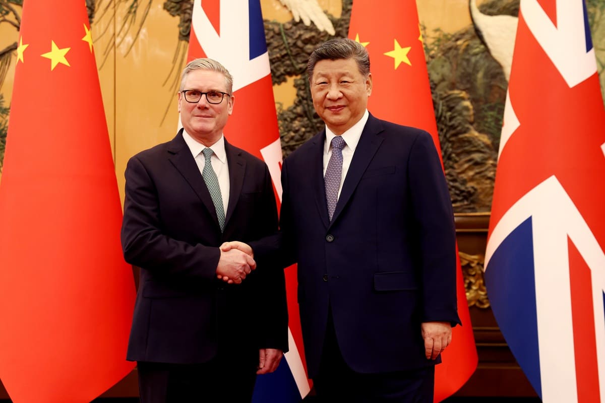 China dispuesta a considerar activamente la exención unilateral de visa para ciudadanos británicos, dice Xi【秘鲁新世界日報】