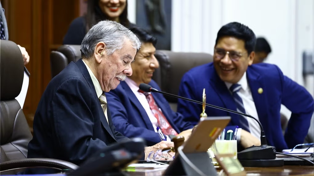 超过80%的秘鲁民众认为，秘鲁国会在对总统的不信任投票中“出于自身利益”做出决定【秘鲁新世界日报】