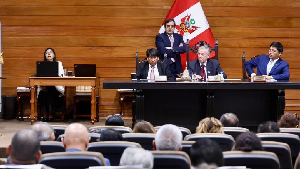 秘魯國會在对總統进行谴责並下台後后，国会将于本周三选举新的临时总统【秘鲁新世界日报】