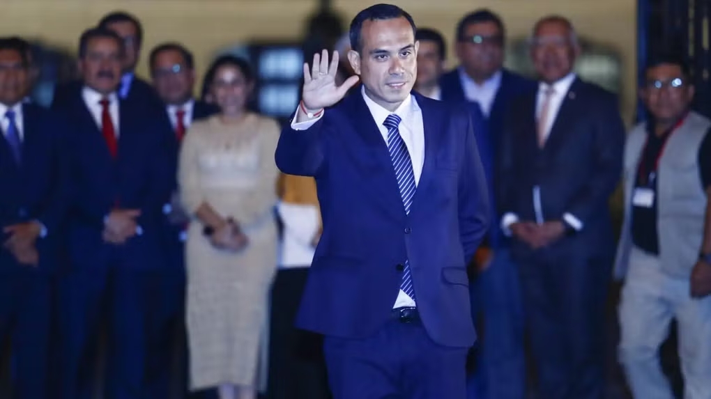 政治专家将秘鲁总统频繁更迭和危机归咎于政治内斗和强势集团的崛起【秘鲁新世界日报】