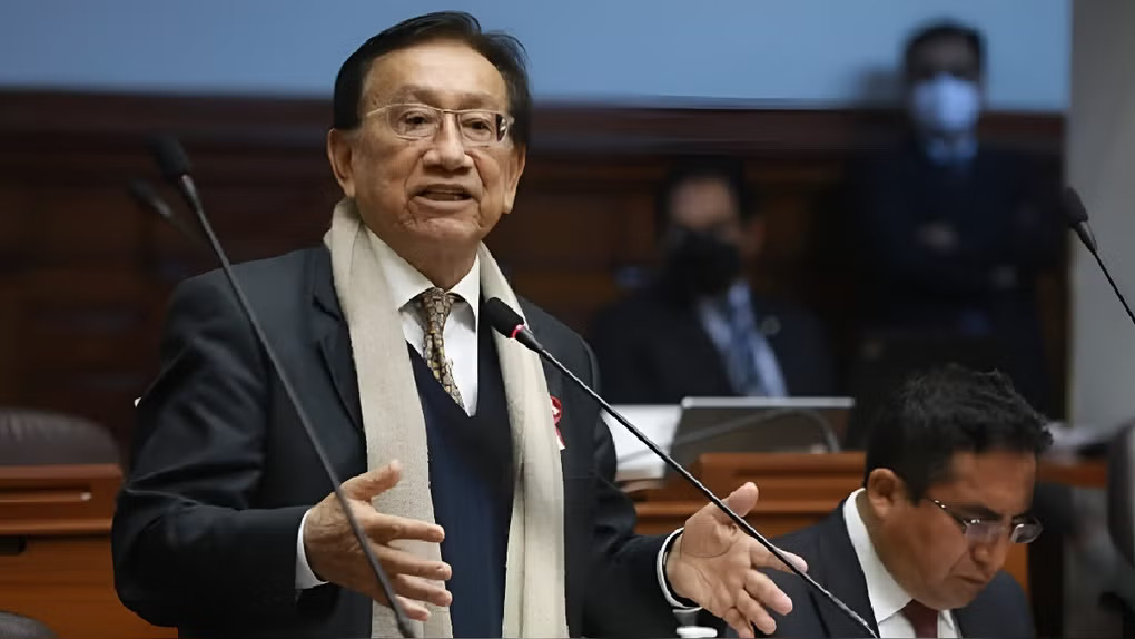 新当选秘鲁共和国新总统：以下是他的简介【秘鲁新世界日报】