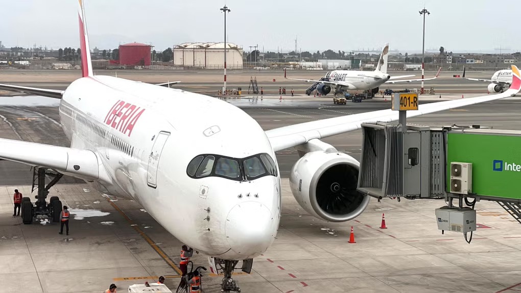 利马机场合作伙伴公司 (LAP) 表示，国内转机统一机场使用费将于 4 月开始收取，其中 50% 由国家承担【秘鲁新世界日报】