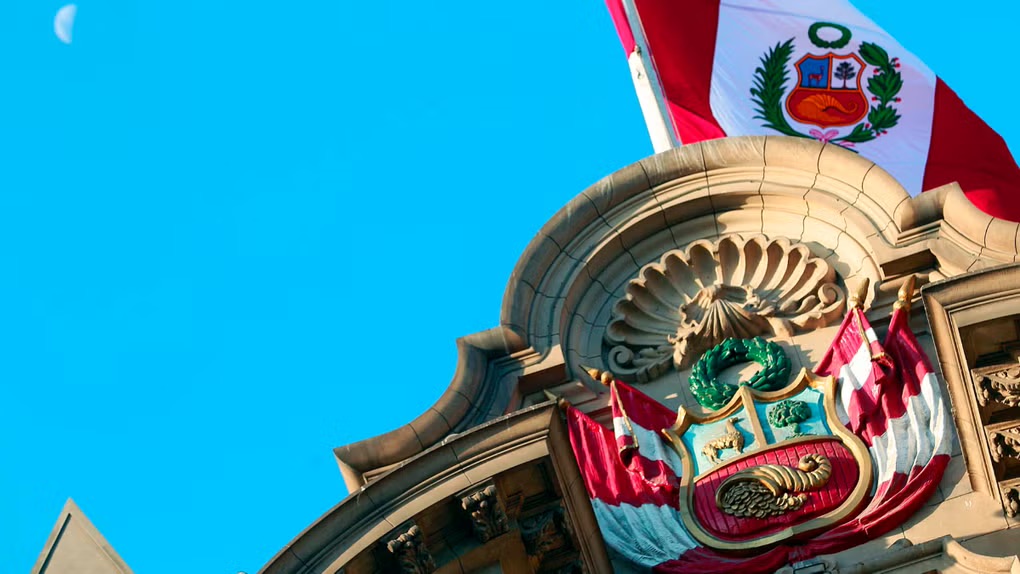 据 Ipsos 调查机构显示：秘鲁总统候选人藤森庆子与洛佩斯·阿里亚加在选民意向中保持领先，但四位候选人并列第三【秘鲁新世界日报】