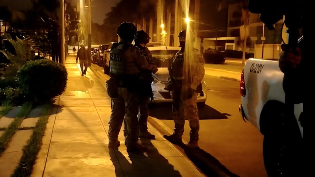 秘鲁检察机关与国家警察突击搜查卡亚俄市长及前市长的住所，调查涉嫌腐败案【秘鲁新世界日报】