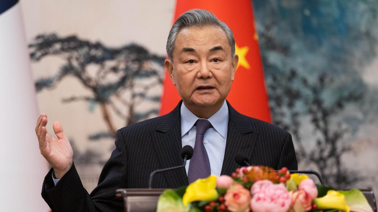 王毅会见俄罗斯外长拉夫罗夫【秘鲁新世界日報】