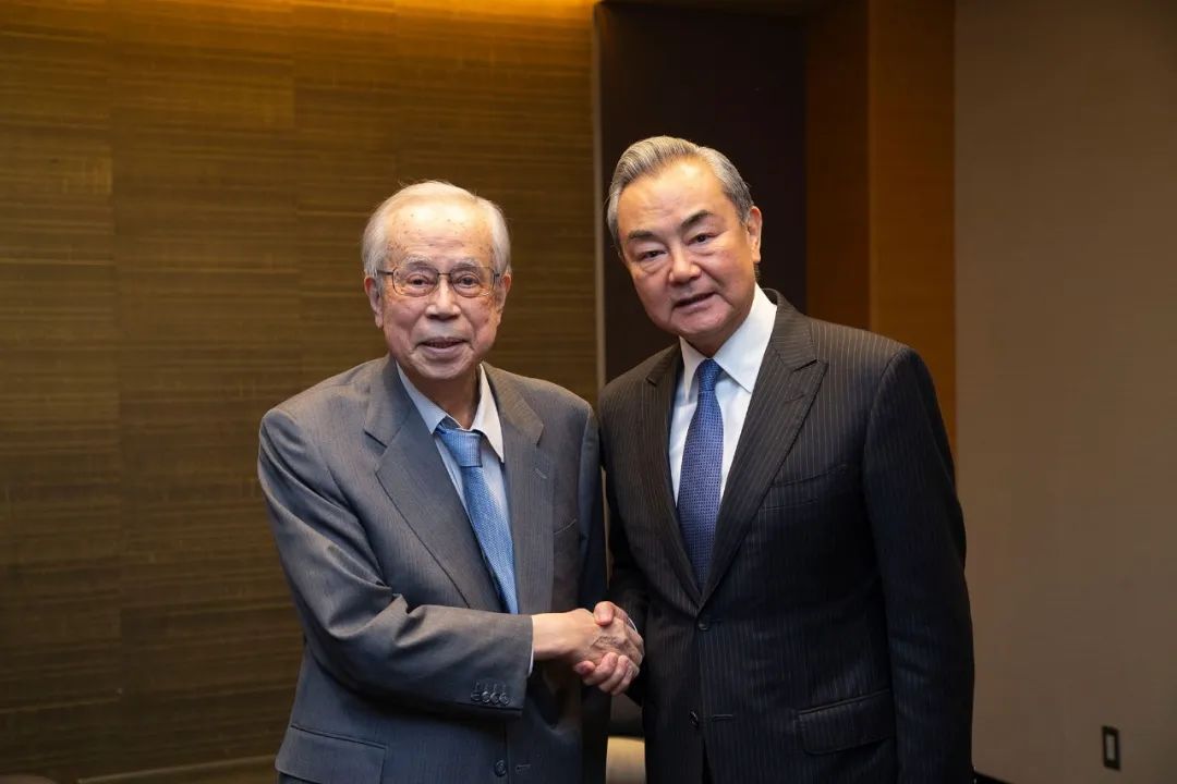 联合国前副秘书长兼环境规划署执行主任：中国发展造福人民 惠及世界【秘鲁新世界日報】
