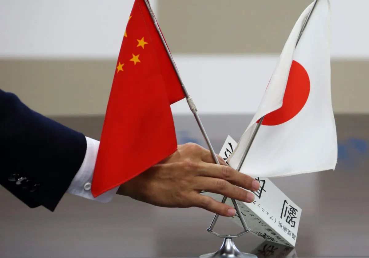 DeepSeek让中国AI全遭殃？不是膝盖生根，就是气急败坏【秘鲁新世界日報】
