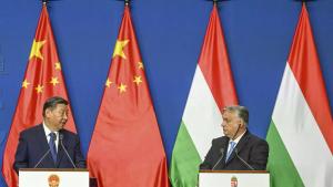 China colaborará con Hungría para mantener lazos bilaterales a la vanguardia de relaciones China-Europa, dice canciller chino