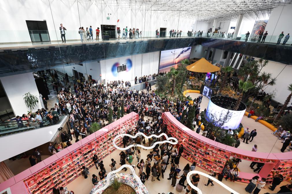 Diplomáticos extranjeros aplauden crecimiento ecológico de China【秘鲁新世界日報】
