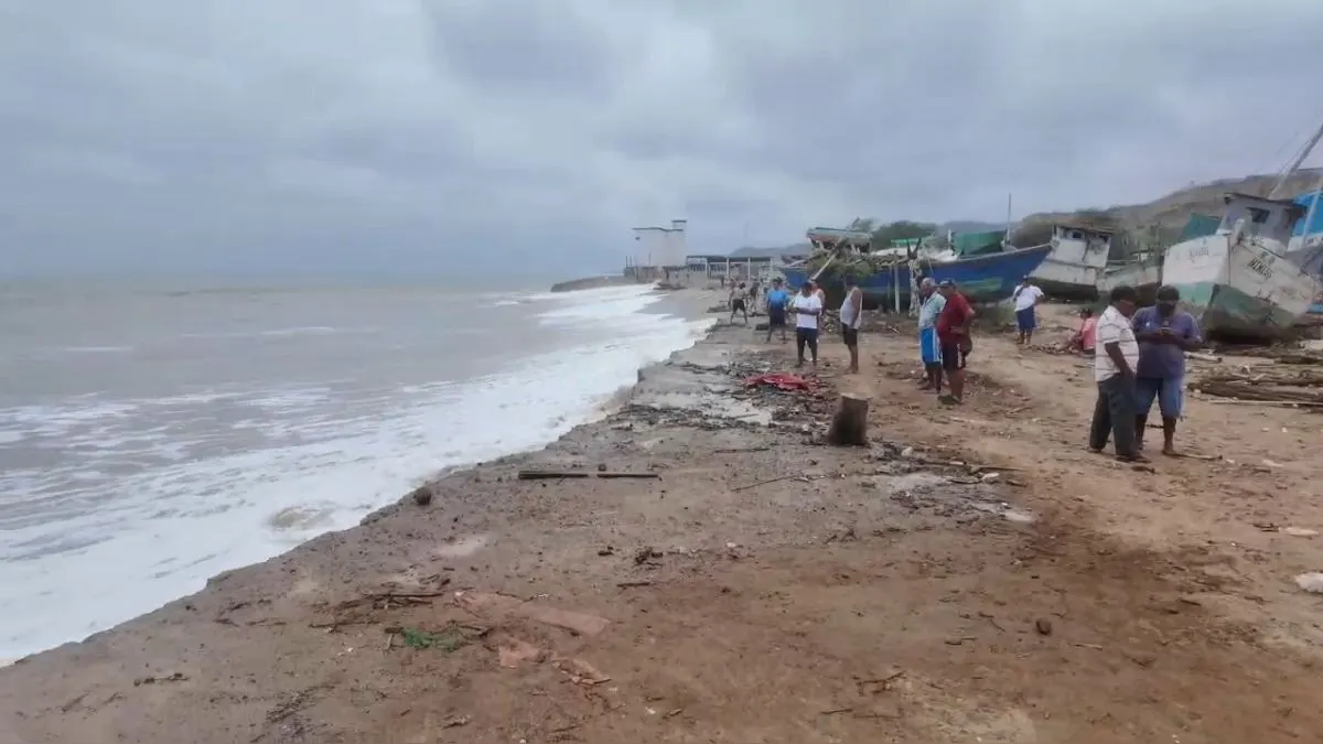 秘鲁由于异常海浪，Zorritos海滩沿岸禁止举办除夕派对【秘鲁新世界日報】