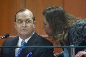 秘鲁国家情报局前主管因屠杀农民被判刑19年零8个月