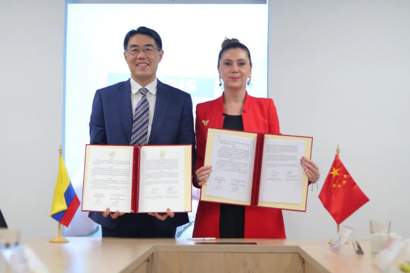中国和哥伦比亚签署人力资源开发合作谅解备忘录【秘鲁新世界日報】