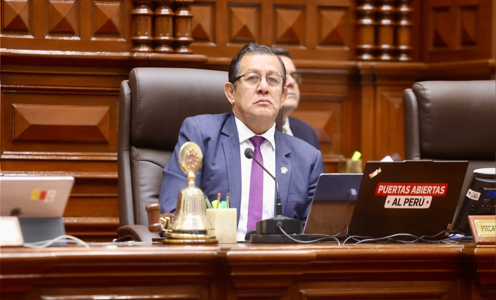 秘鲁国会主席 承认，在他担任主席期间，国会法律存在“错误”：“例如，犯罪组织法案。”【秘鲁新世界日报】