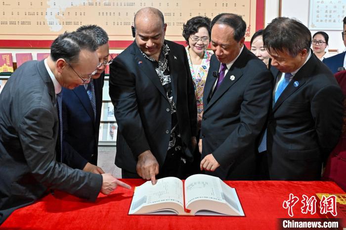 瑙鲁总统携家族寻根广东故里：我们要常回来【秘鲁新世界日報】