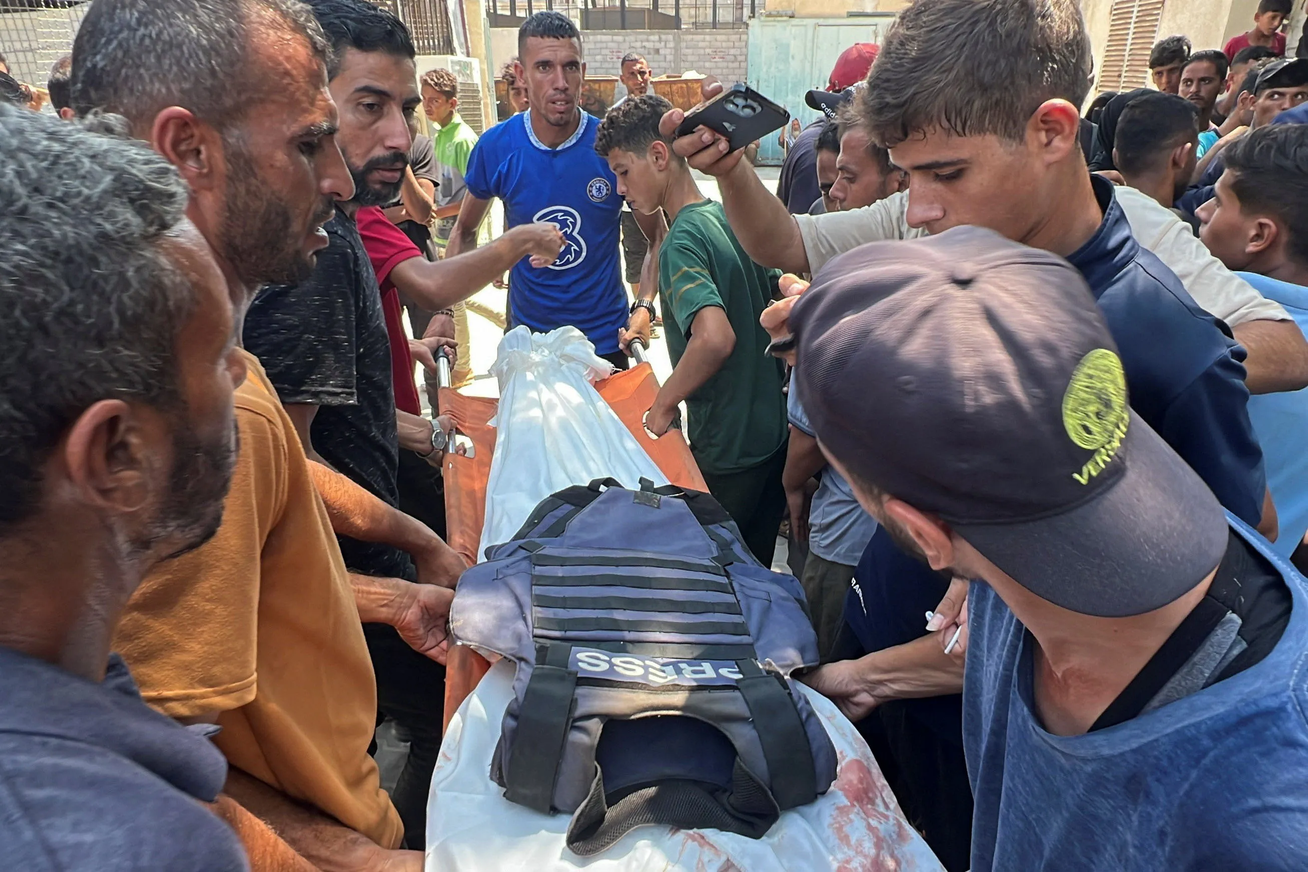 以军袭击加沙一医院 包括5名记者在内至少20人死亡【秘鲁新世界日報】