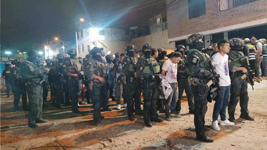 秘鲁卡亚俄：紧急状态期间，新一轮夜间行动逮捕至少11人【秘鲁新世界日报】