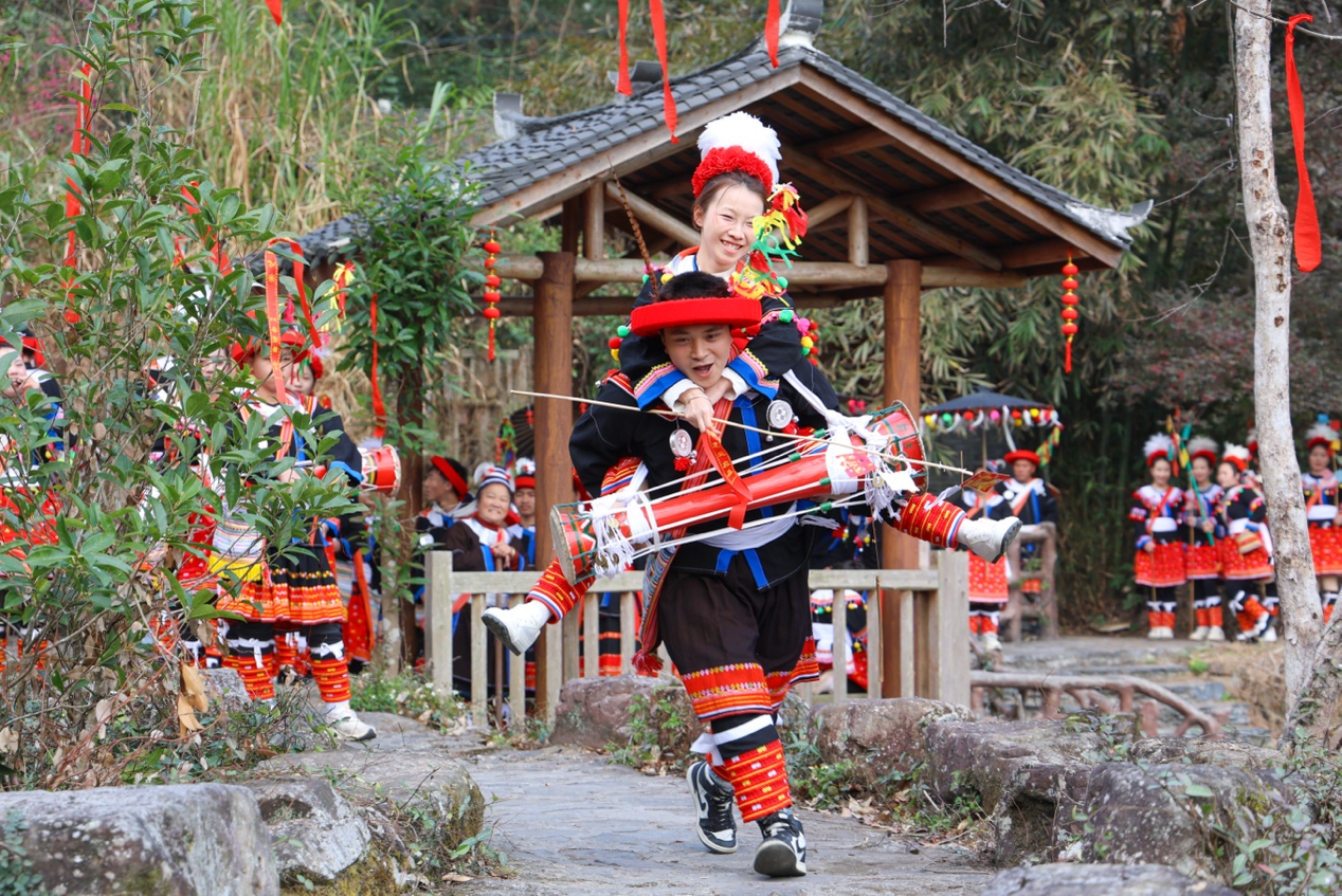 千年瑶族玩坡节焕新“出圈”贺新春【秘鲁新世界日報】