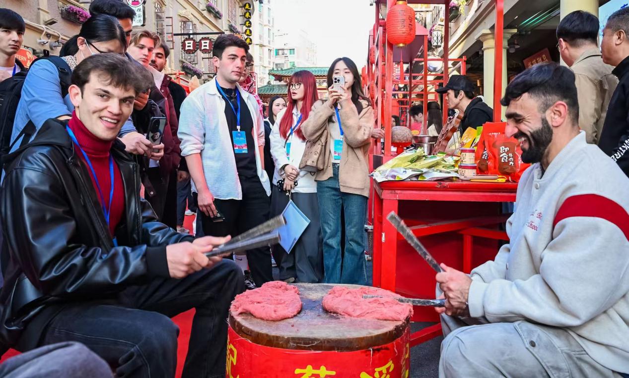 “成为中国人”，他们首站为何选广东？【秘鲁新世界日報】