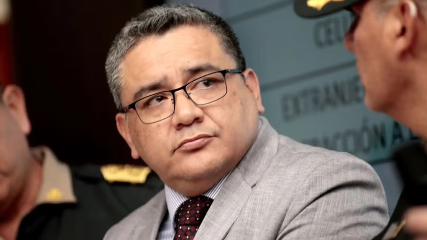 检察官办公室请求司法机关授权解除前内政部长在“伊卡洛”案中的通讯及银行保密权【秘鲁新世界日报】