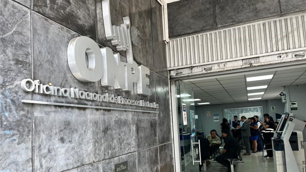 秘鲁检察官办公室在国家选举程序办公总部就选举相关的新供应商合同开展调查取证工作【秘鲁新世界日报】