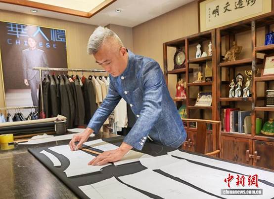 百年中山装何以穿出“国潮”新生？【秘鲁新世界日報】
