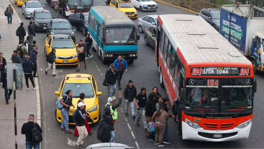 面对秘鲁日益猖獗的勒索活动，运输业工会考虑举行全国性罢工【秘鲁新世界日报】