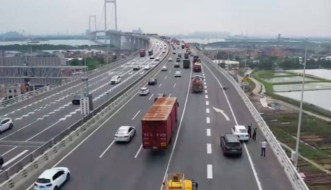 中外百余支队伍逐浪2024年广州国际龙舟邀请赛