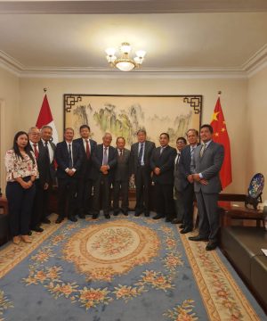 Nueva Junta Directiva del Centro Cultural Peruano Chino (CCPCH) visitó la embajada china